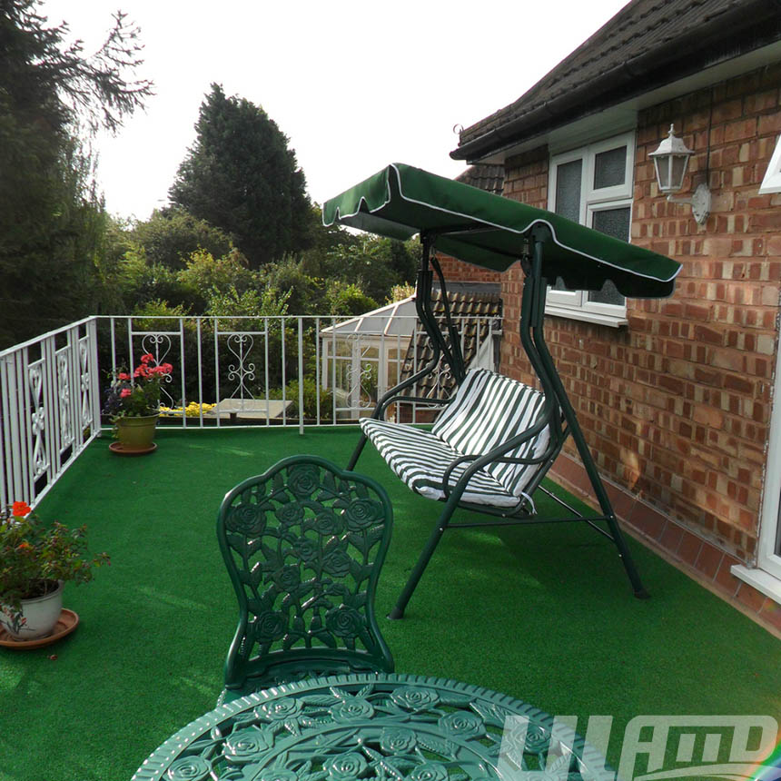 仿真草坪裝飾的陽臺