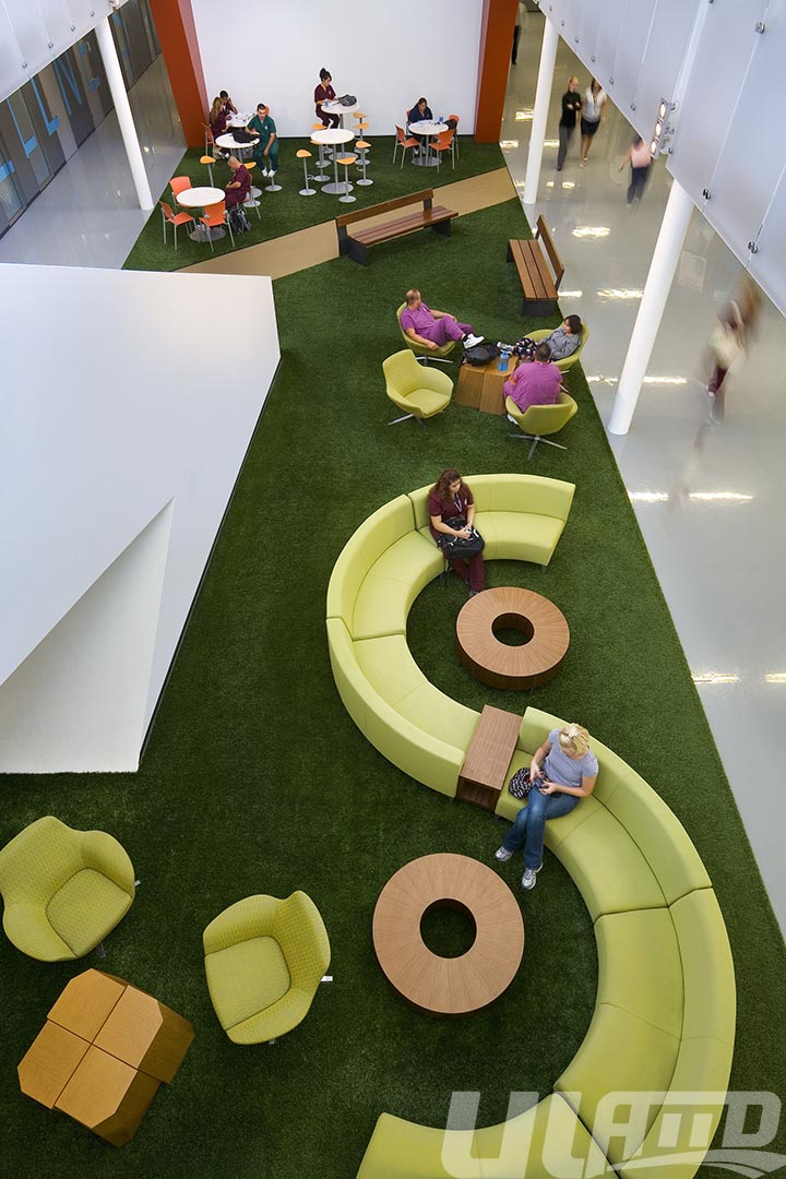 室內(nèi)仿真草坪-商場(chǎng)