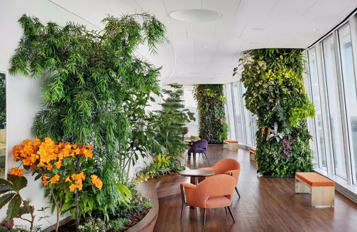 仿真植物裝飾的柱子