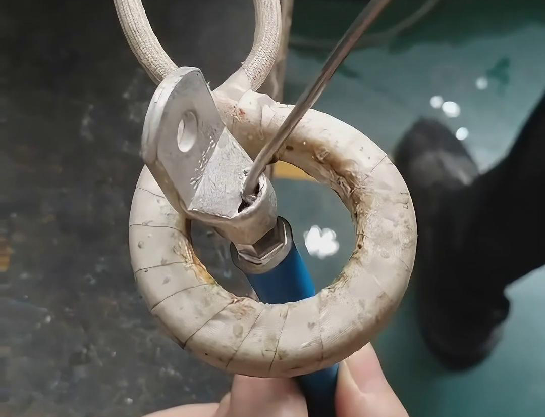 為什么新能源汽車(chē)線束端子要用高頻焊機(jī)進(jìn)行錫焊